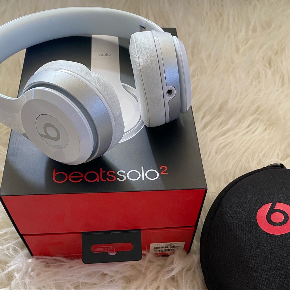 BEATS SOLO2 - Like new w/original packaging